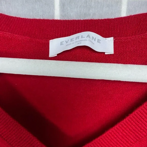 Everlane Deep Red V-Neck Cashmere Sweater - Picture 2 of 6